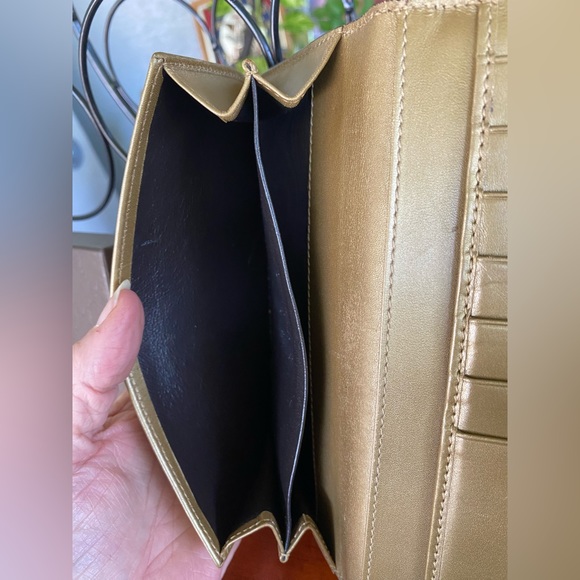 GUCCI Gorgeous Gold Leather Wallet W/Chain, Box. - Picture 9 of 16